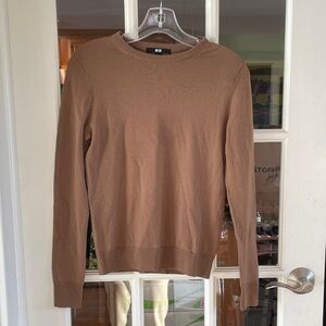 Uniqlo Women’s Tan Crewneck Sweater